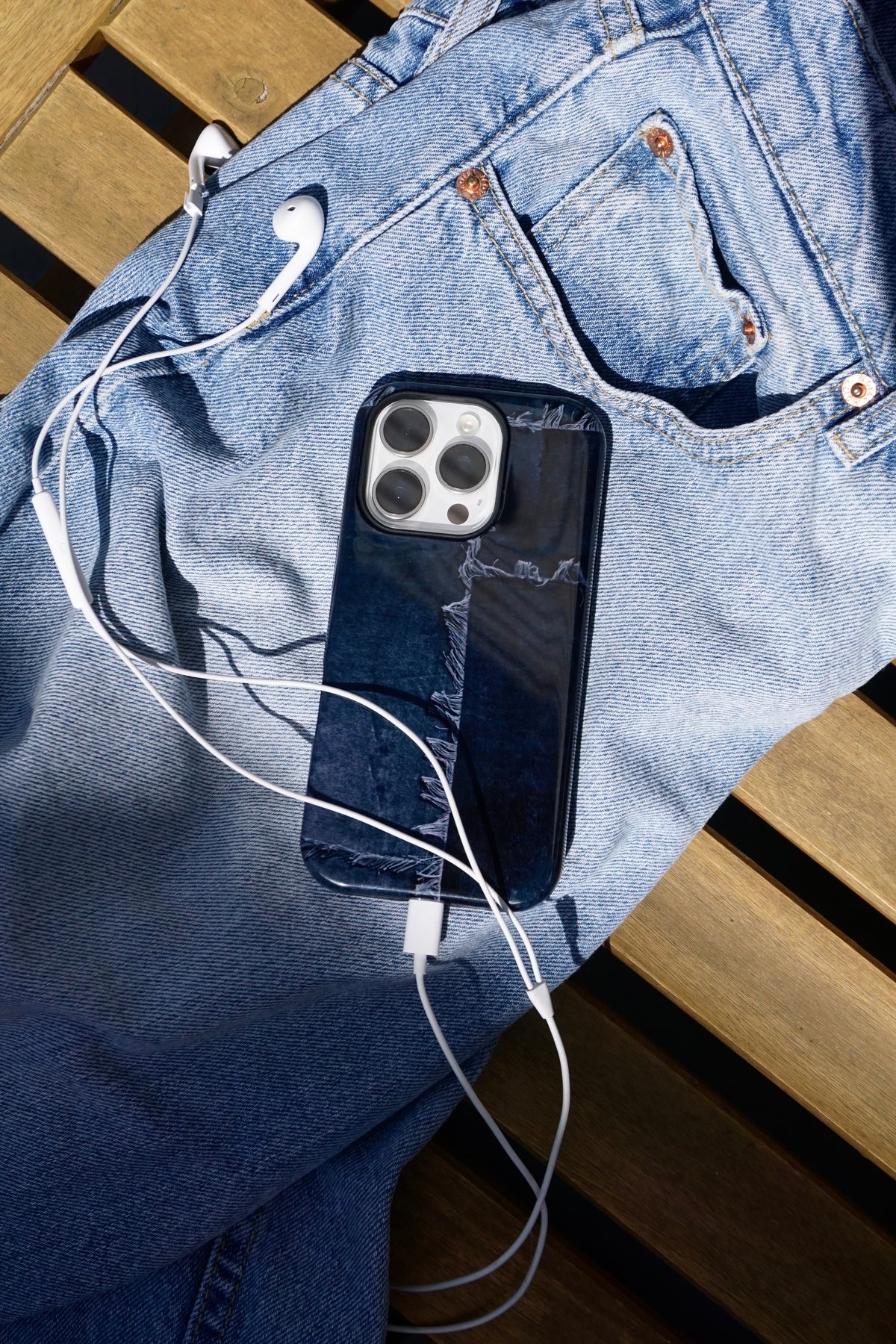 Thread Case Black